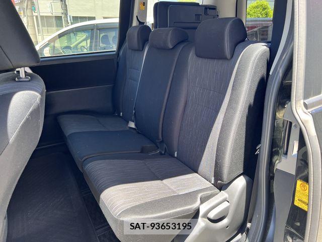 Toyota NOAH 2011-02 7222772-12