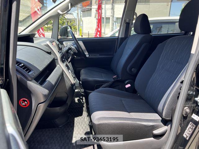 Toyota NOAH 2011-02 7222772-13