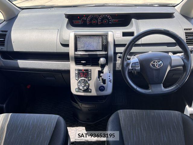 Toyota NOAH 2011-02 7222772-1
