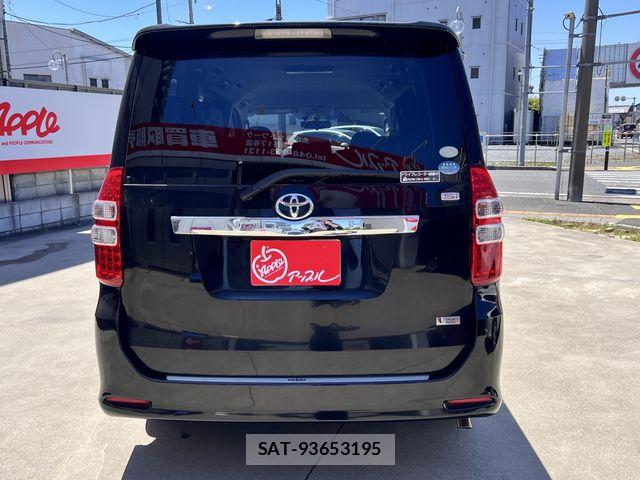 Toyota NOAH 2011-02 7222772-20