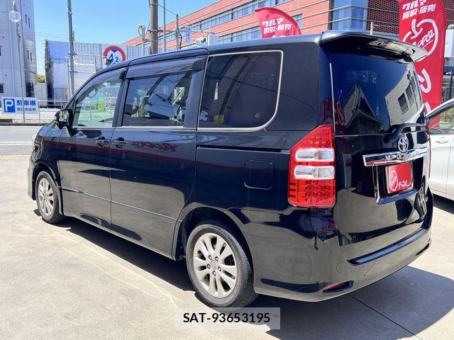 Toyota NOAH 2011-02 7222772-21