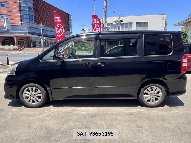 Toyota NOAH 2011-02 7222772-22