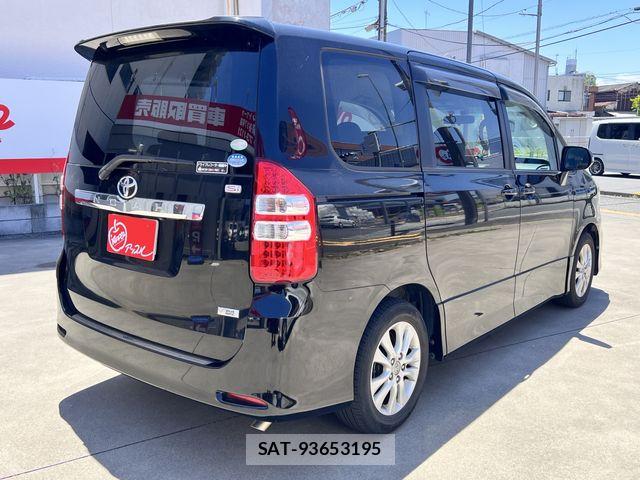 Toyota NOAH 2011-02 7222772-2