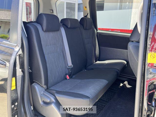 Toyota NOAH 2011-02 7222772-8