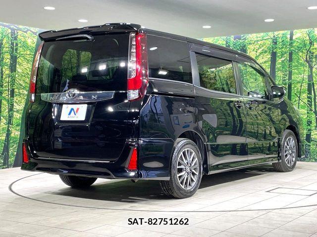 Toyota NOAH 2014-03 7222773-17