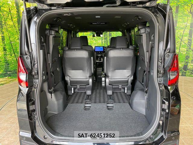 Toyota NOAH 2023-04 7222801-10