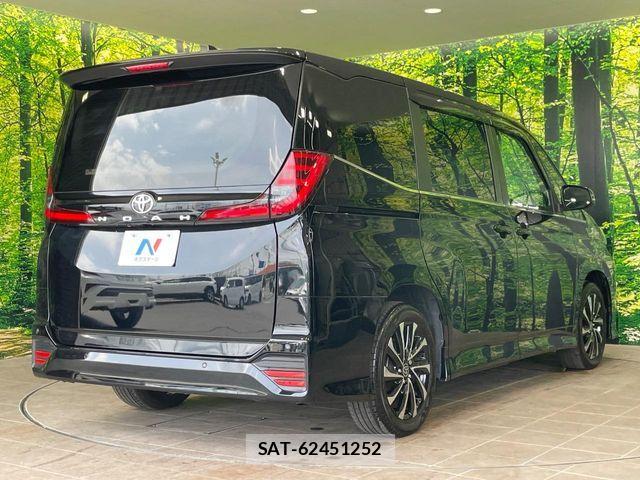 Toyota NOAH 2023-04 7222801-17