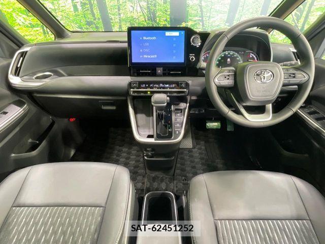 Toyota NOAH 2023-04 7222801-1