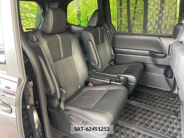 Toyota NOAH 2023-04 7222801-8
