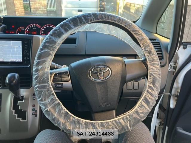 Toyota NOAH 2011-09 7222769-10