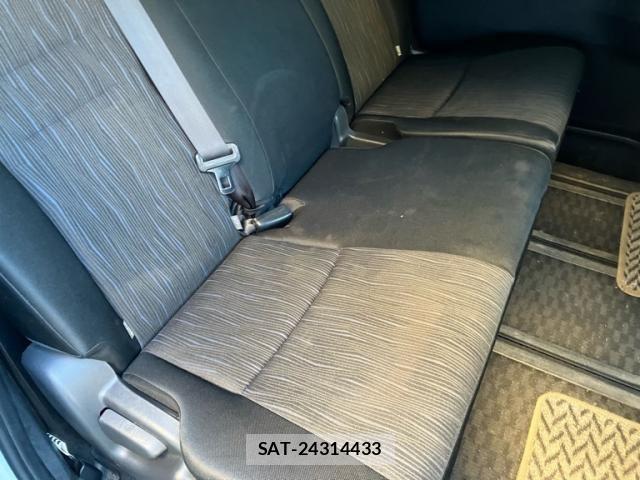 Toyota NOAH 2011-09 7222769-17