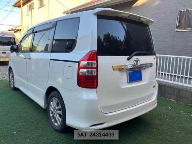 Toyota NOAH 2011-09 7222769-4