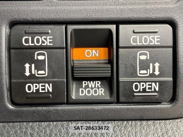 Toyota NOAH 2017-01 7222775-2