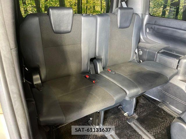 Toyota NOAH 2018-11 7222781-9