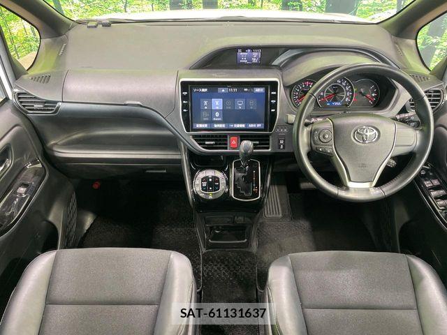 Toyota NOAH 2018-11 7222781-1