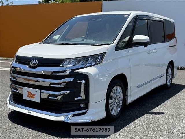 Toyota NOAH 2023-08 7215801-9