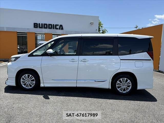 Toyota NOAH 2023-08 7215801-10