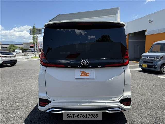 Toyota NOAH 2023-08 7215801-13