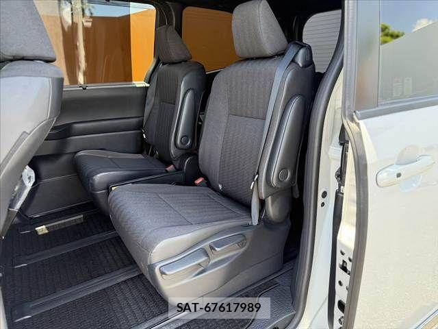 Toyota NOAH 2023-08 7215801-17