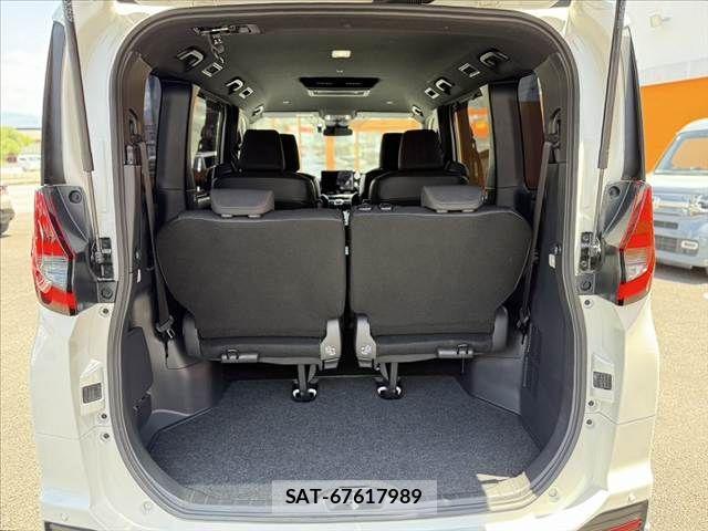 Toyota NOAH 2023-08 7215801-18