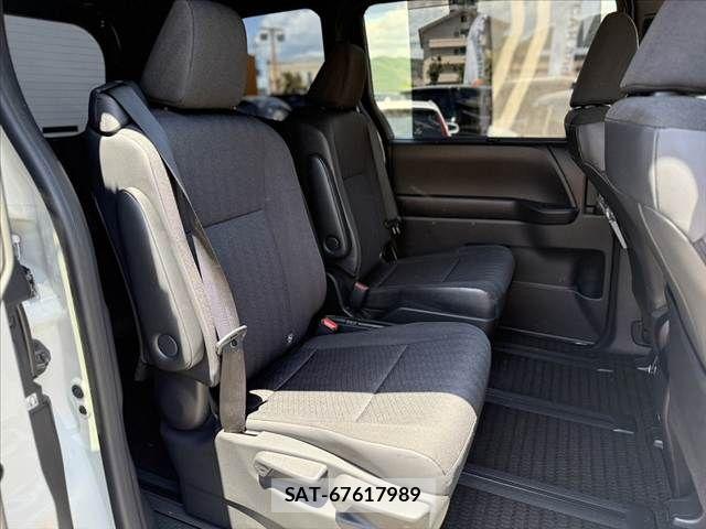 Toyota NOAH 2023-08 7215801-19