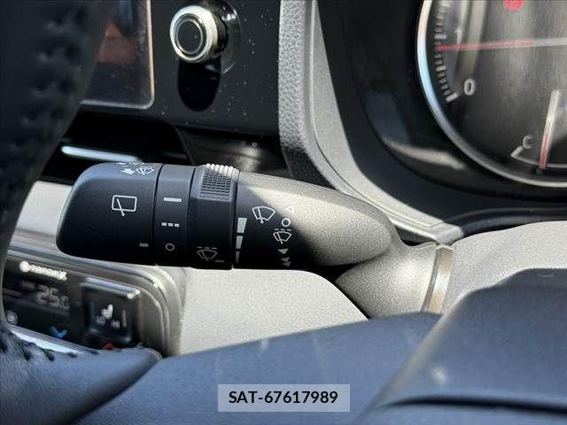 Toyota NOAH 2023-08 7215801-23
