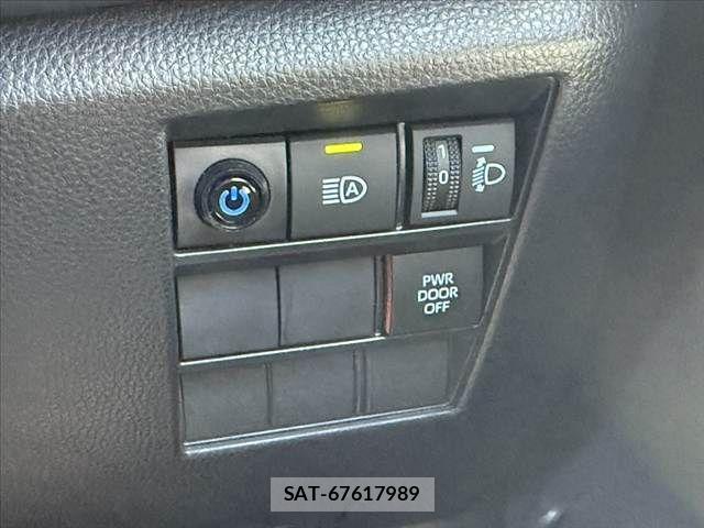 Toyota NOAH 2023-08 7215801-25