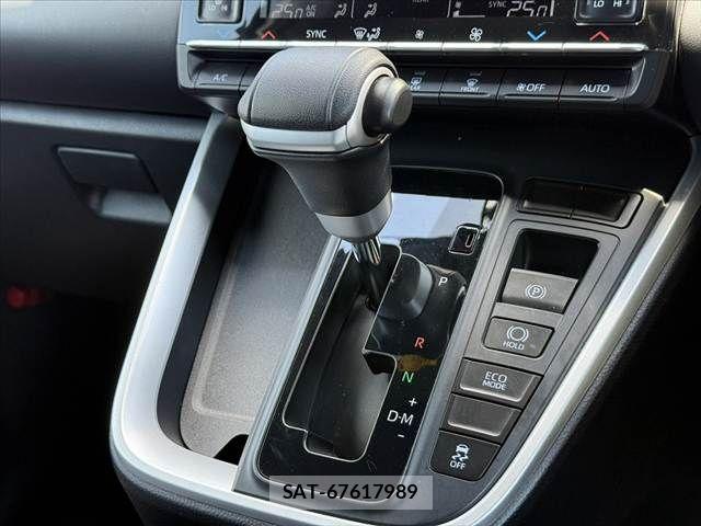 Toyota NOAH 2023-08 7215801-27