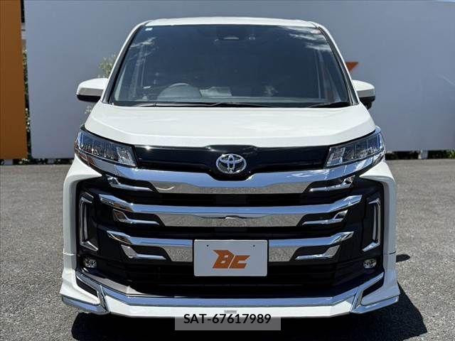 Toyota NOAH 2023-08 7215801-8