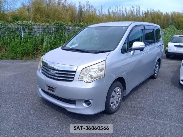 Toyota NOAH 2013-04 7222771-0