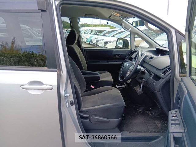 Toyota NOAH 2013-04 7222771-3