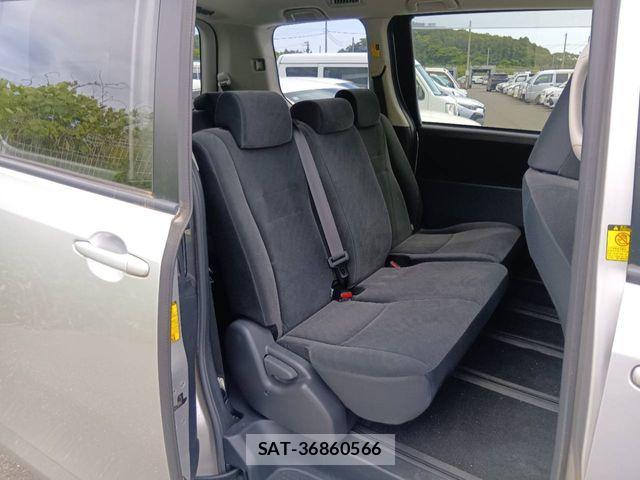 Toyota NOAH 2013-04 7222771-4