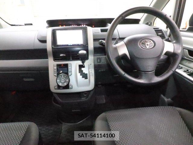 Toyota NOAH 2010-02 7222766-2