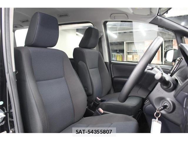Toyota NOAH 2014-11 7222774-24