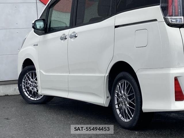 Toyota NOAH 2019-02 7222786-15