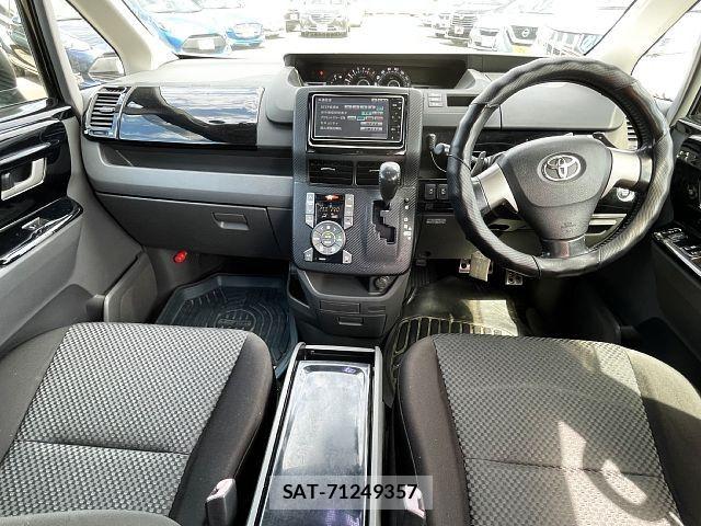 Toyota NOAH 2009-09 7215952-1