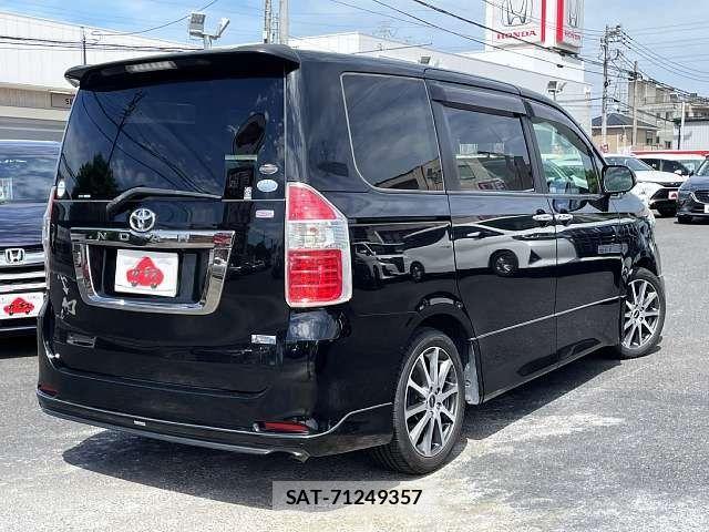 Toyota NOAH 2009-09 7215952-2