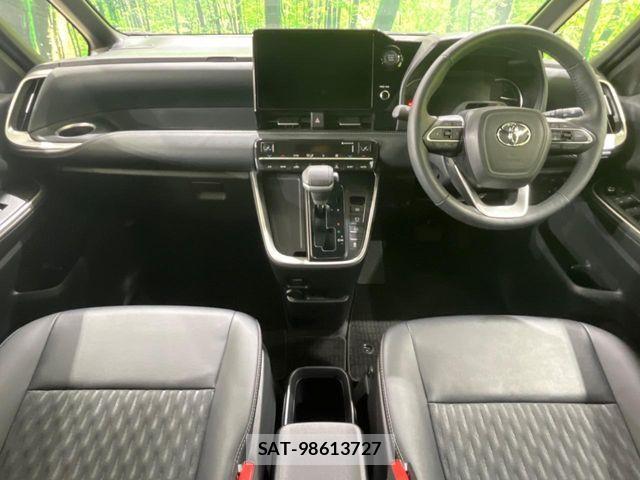 Toyota NOAH 2024-05 7215430-1