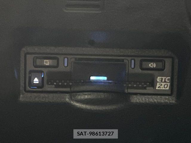 Toyota NOAH 2024-05 7215430-6