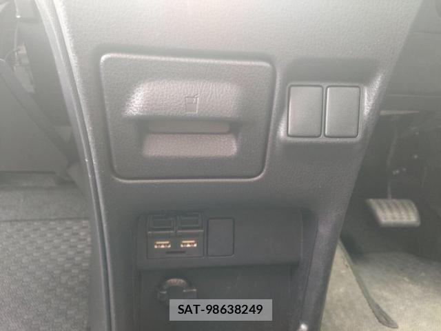 Toyota NOAH 2021-07 7222789-18