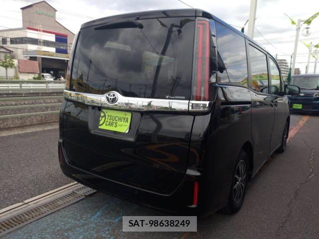Toyota NOAH 2021-07 7222789-1