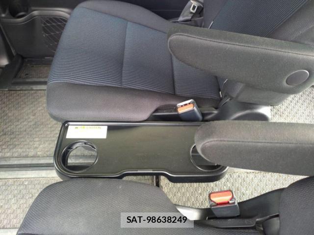 Toyota NOAH 2021-07 7222789-21