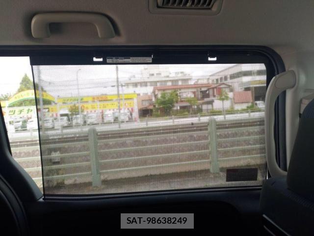 Toyota NOAH 2021-07 7222789-23