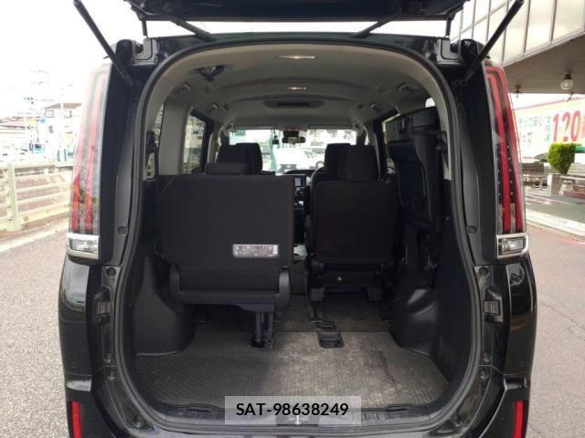 Toyota NOAH 2021-07 7222789-25