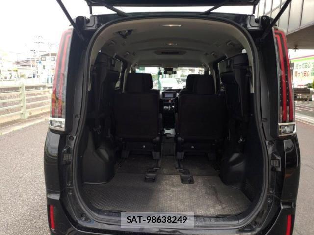 Toyota NOAH 2021-07 7222789-26