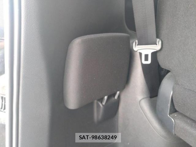 Toyota NOAH 2021-07 7222789-27