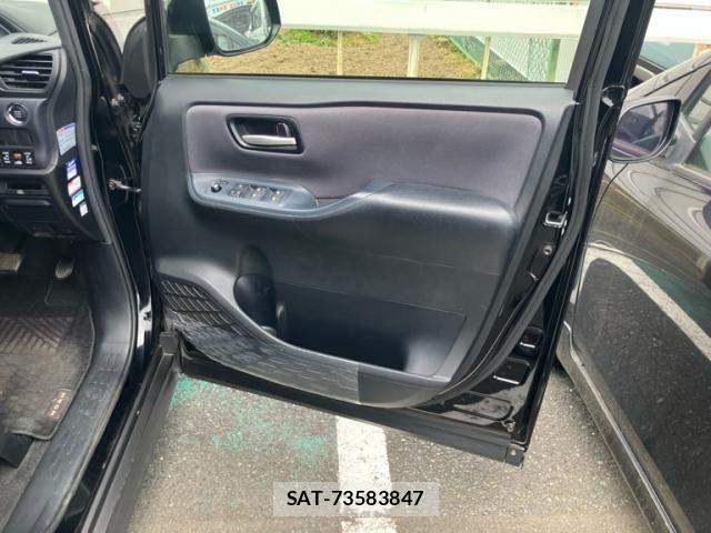 Toyota NOAH 2015-02 7222776-9