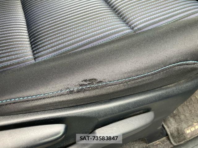 Toyota NOAH 2015-02 7222776-13