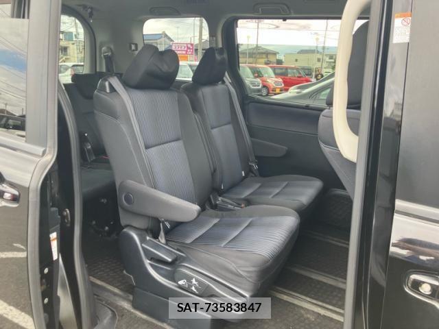 Toyota NOAH 2015-02 7222776-14
