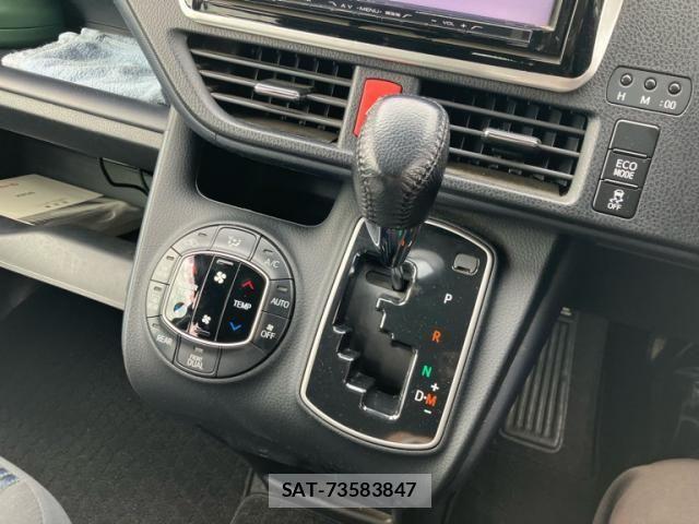 Toyota NOAH 2015-02 7222776-23